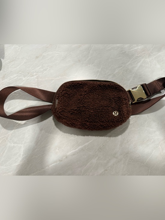 lululemon athletica Handbags - Lululemon Everywhere Belt Bag 1L Fleece